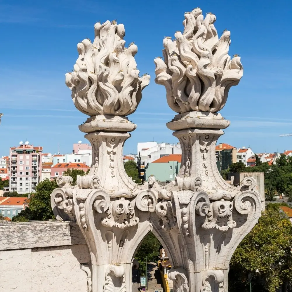 Tehli̇keli̇ Ve Çok Tehli̇keli̇ İşlerde Yapi Dekorasyon Eği̇ti̇mi̇ ve Sektörel Uzmanlık