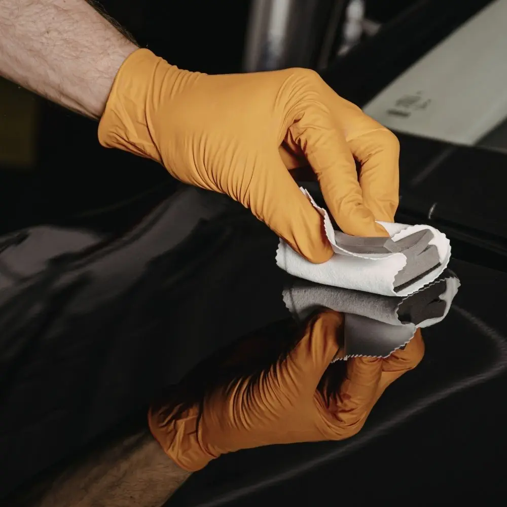 Tehli̇keli̇ Ve Çok Tehli̇keli̇ İşlerde Yapi Yüzey Kaplama Eği̇ti̇mi̇ ve Sektörel Uzmanlık