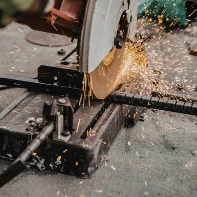 TEHLİKELİ VE ÇOK TEHLİKELİ İŞLERDE METAL DOĞRAMACI